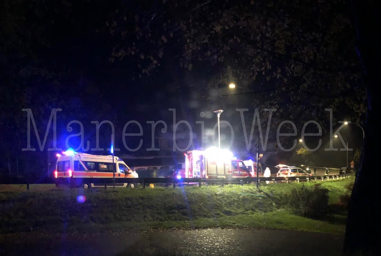 Scontro tra due auto in via Marconi