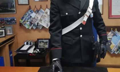 Spacciava sotto casa, 25enne colto in flagrante dai Carabinieri