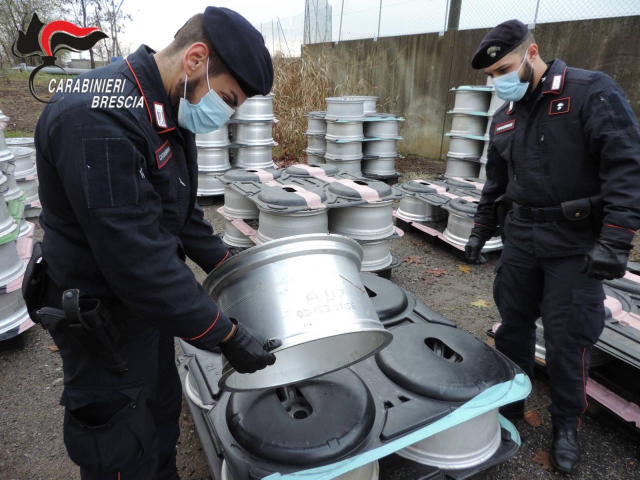 Rubati 166 cerchi in lega per 50mila euro