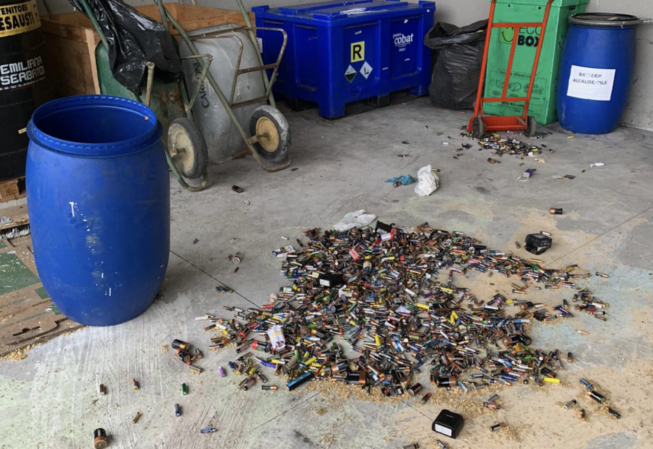 Vandali al centro rifiuti di San Gervasio: arrivano le fototrappole