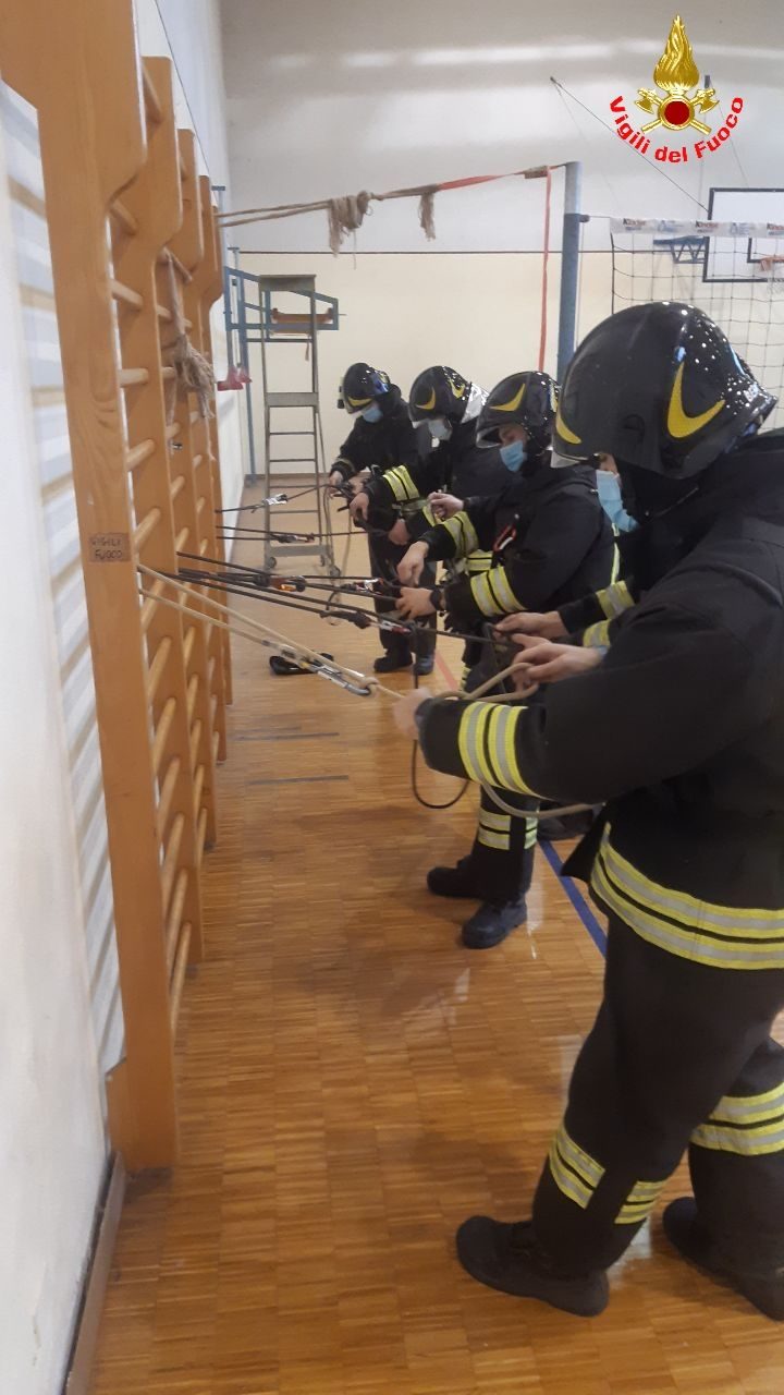 Vigili del Fuoco, il personale volontario continua le sessioni di formazione GALLERY