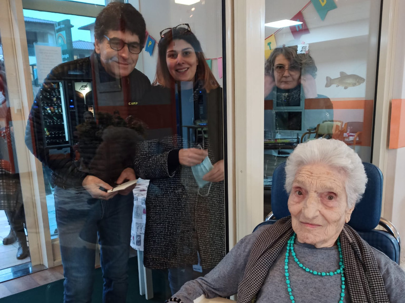 Cento anni e non sentirli: il traguardo (alla vetrata) di Iole Brescianini