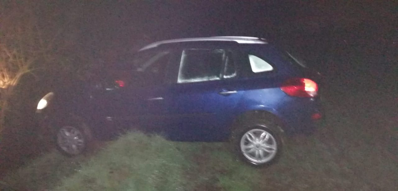 Non si fermano all’alt della Locale: fuggitivi rischiano di finire con l’auto nel fiume