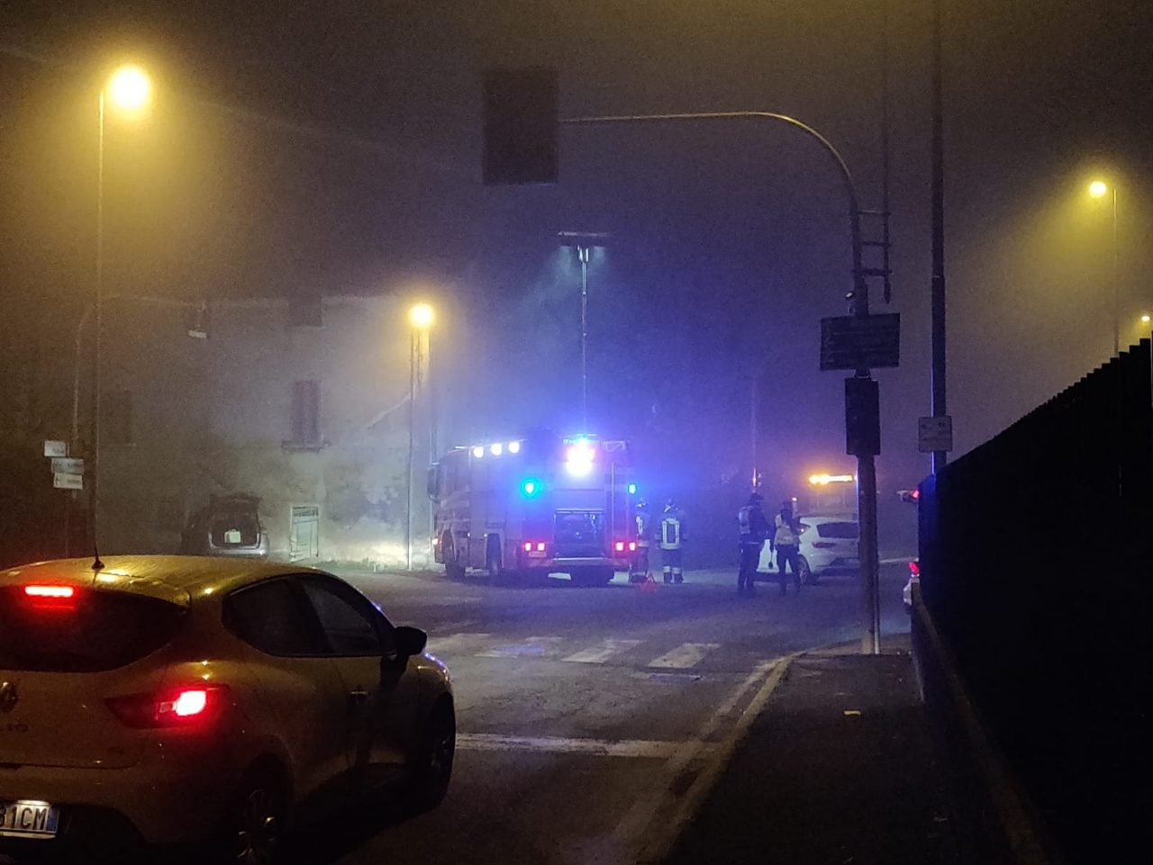 Il semaforo è guasto da giorni: due pericolosi incidenti in poche ore