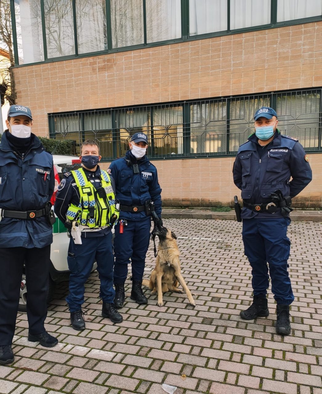 Per sottrarsi ai controlli sputa in faccia a un agente: denunciato 31enne