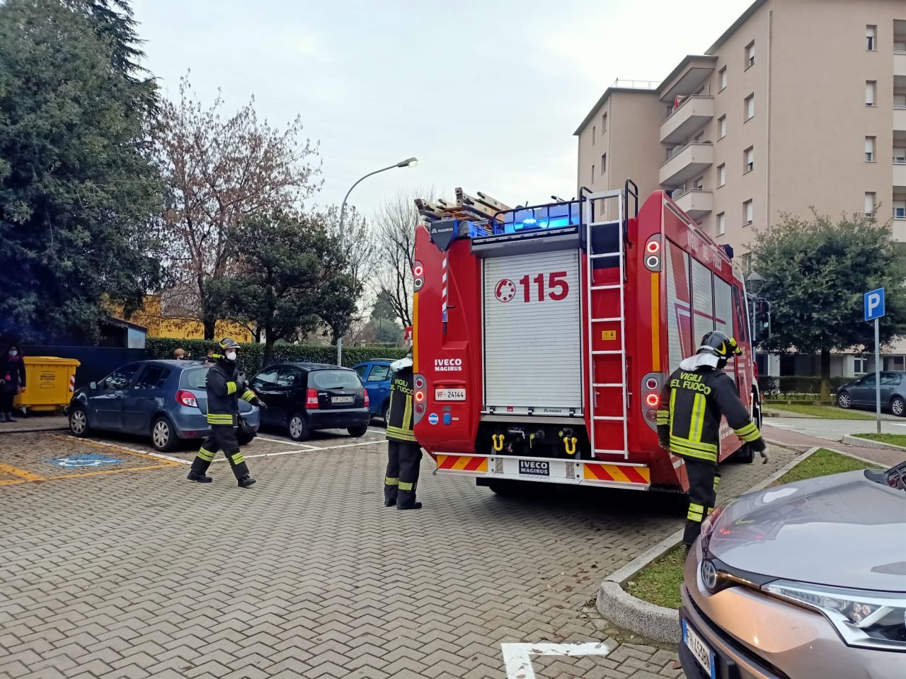 Vigili del fuoco alla scuola materna, ma la bambina sta bene