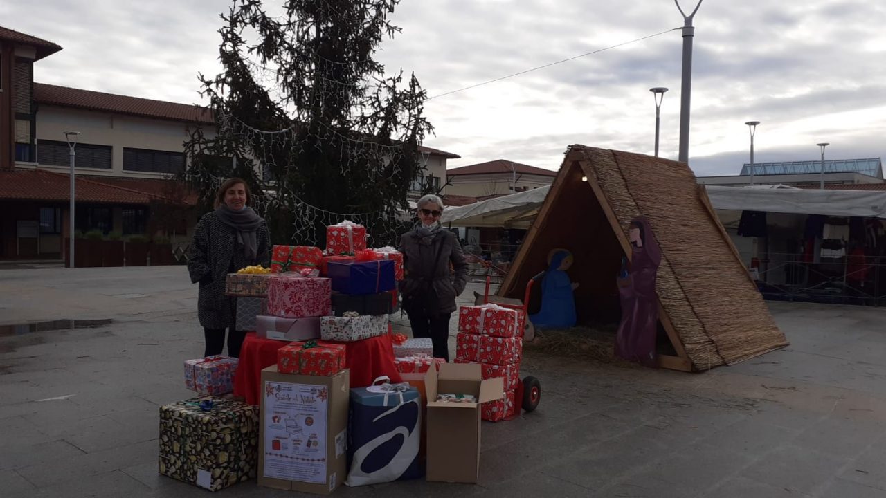 In auto delle famiglie in difficoltà con le Scatole del Natale
