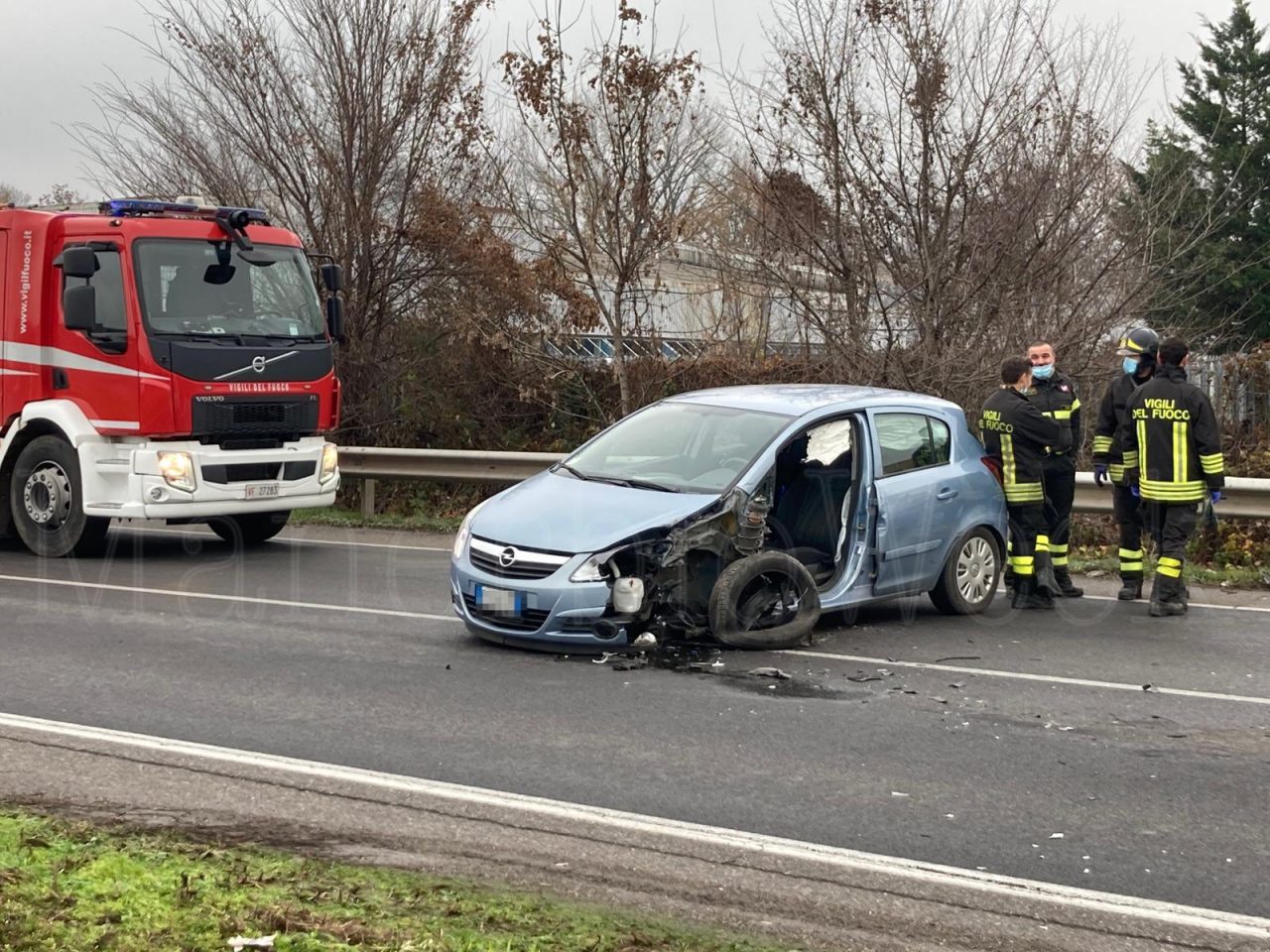 Scontro fra un auto e un camion, grave un 61enne