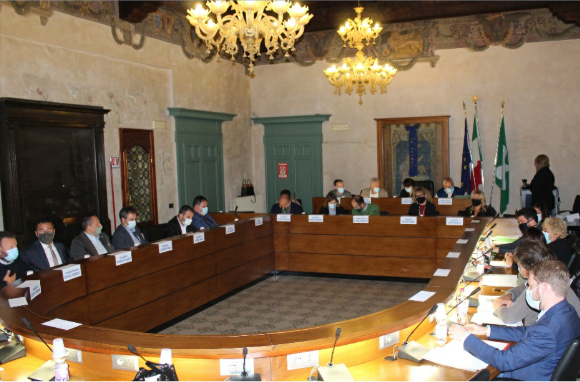 Il Consiglio convocato a Santo Stefano accende la polemica