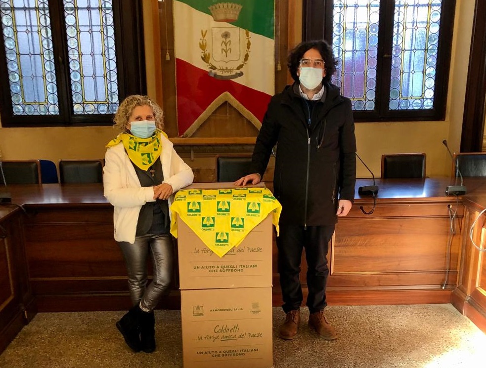 Consegnati nei Comuni i pacchi donati da Coldiretti