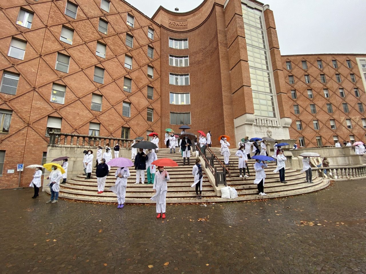Coronavirus e operatori sanitari: flash mob di “Siamo Tutti Ippocrate”