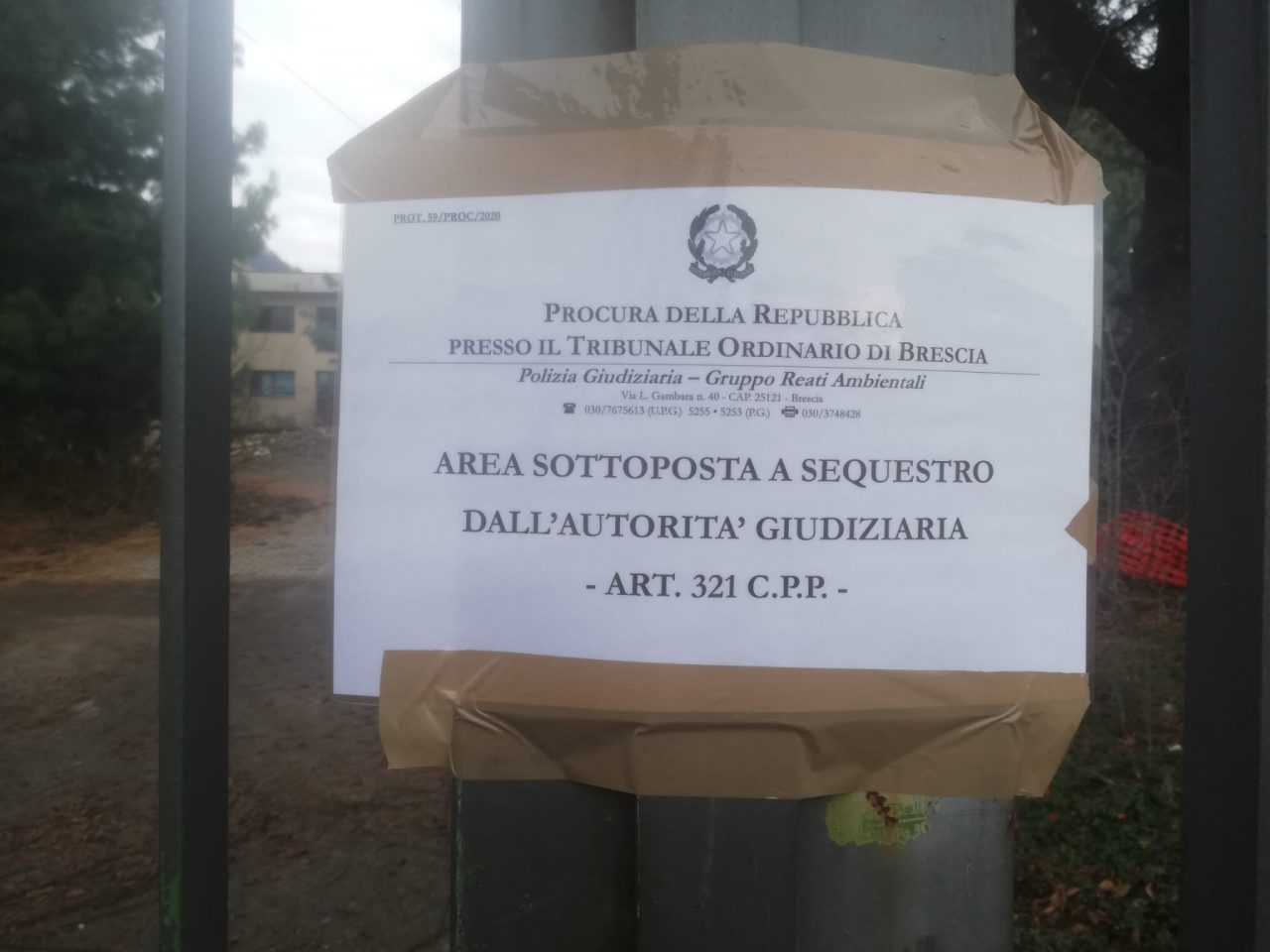 Rifiuti nelle vecchie scuole: prima l’ordinanza, poi il sequestro