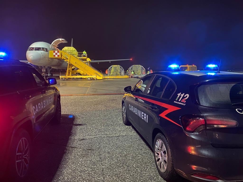 All’alba sono atterrate le prime dosi di vaccino per Brescia