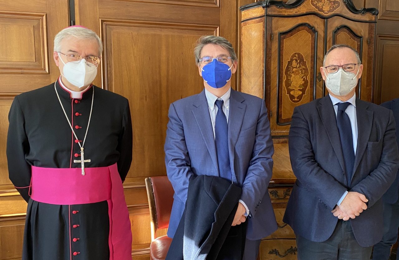 Santa Lucia: visita del Vescovo Tremolada all’Ospedale dei Bambini