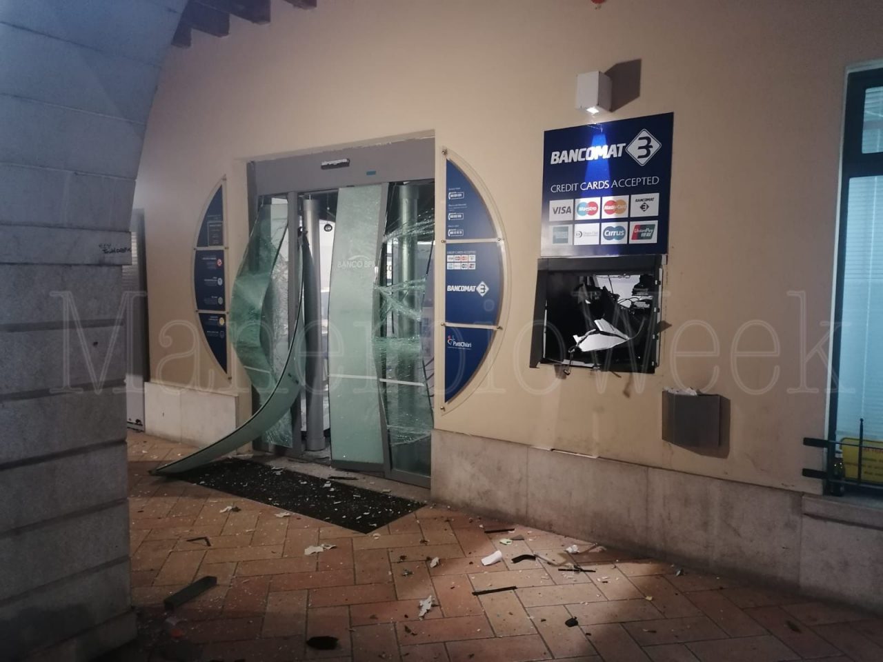 Assalto al bancomat nella notte a Dello, gravi danni alla filiale