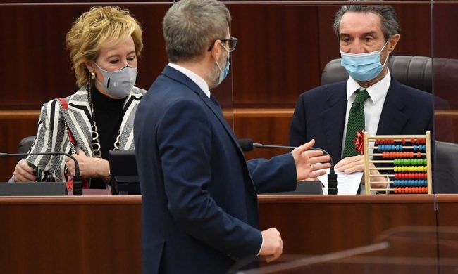 Lombardia zona rossa, donato un pallottoliere a Fontana. Iss: “Sui dati lombardi 54 segnalazioni da maggio a oggi”