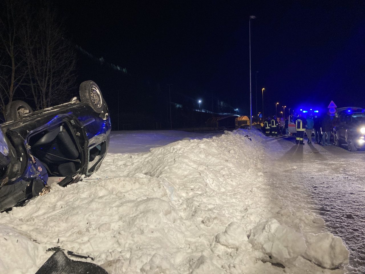 Auto si ribalta: feriti due ragazzi e coinvolto l’elisoccorso