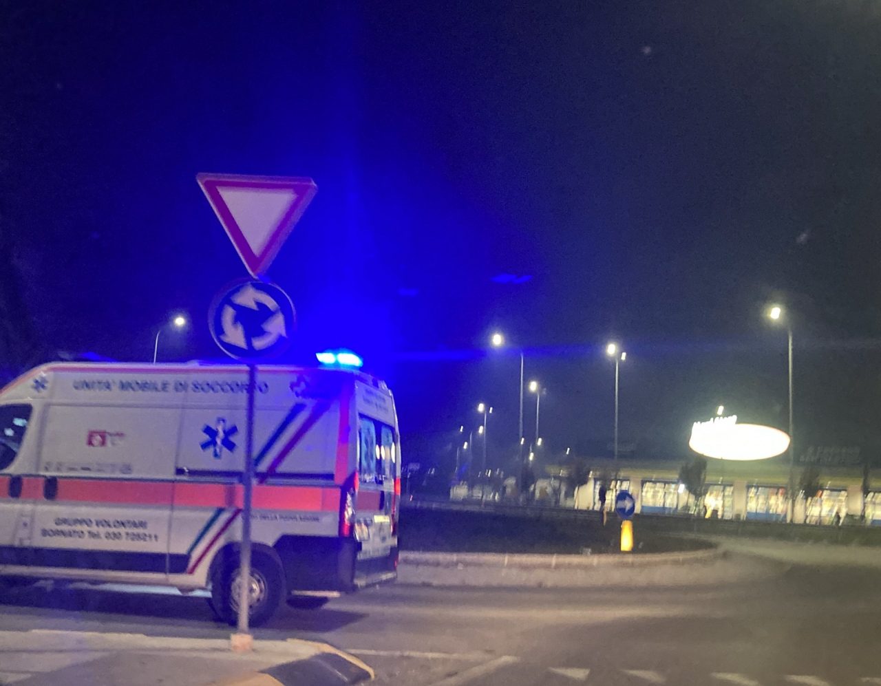 Perde il controllo dell’auto: interviene il 118 in codice rosso