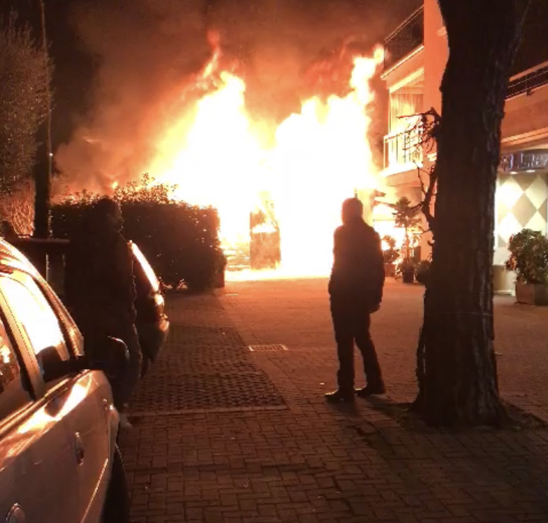 Incendio al Bar America di Sirmione VIDEO