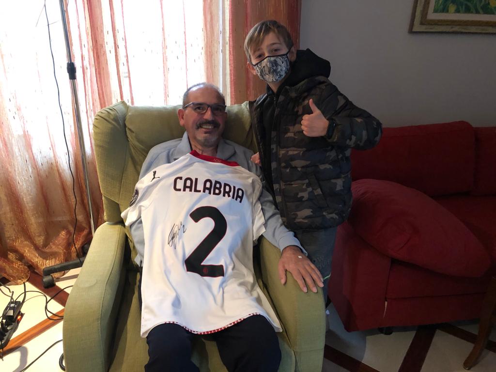 La maglia del Diavolo donata a un simbolo della lotta contro la Sla