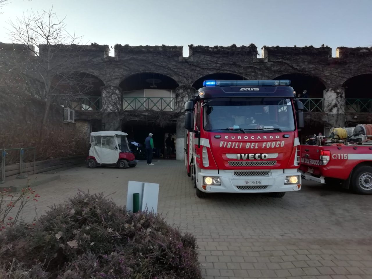 Incendio al Franciacorta Golf club, arrivano i Vigili del Fuoco