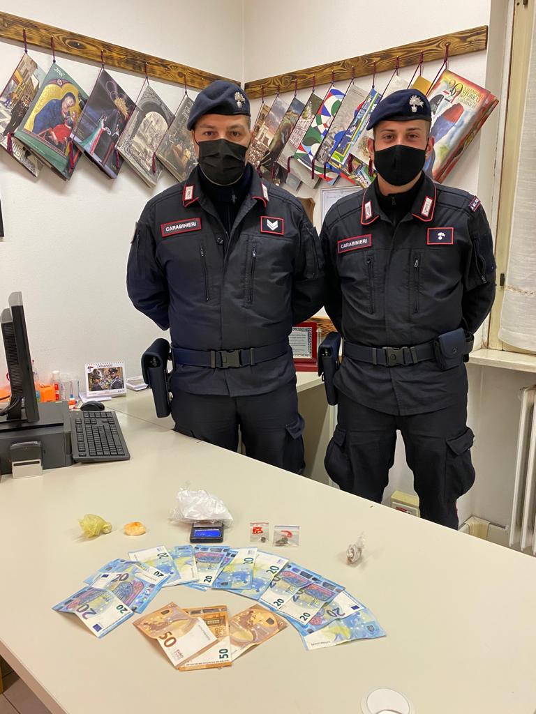 “E’ farina, stavo impastando”: invece sul tavolo c’era cocaina