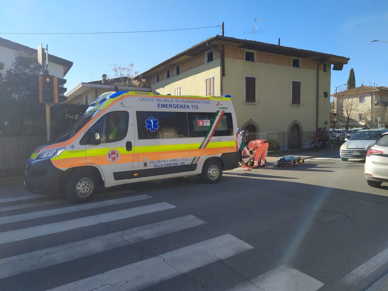 Soccorsi in via Brescia, codice rosso per una signora