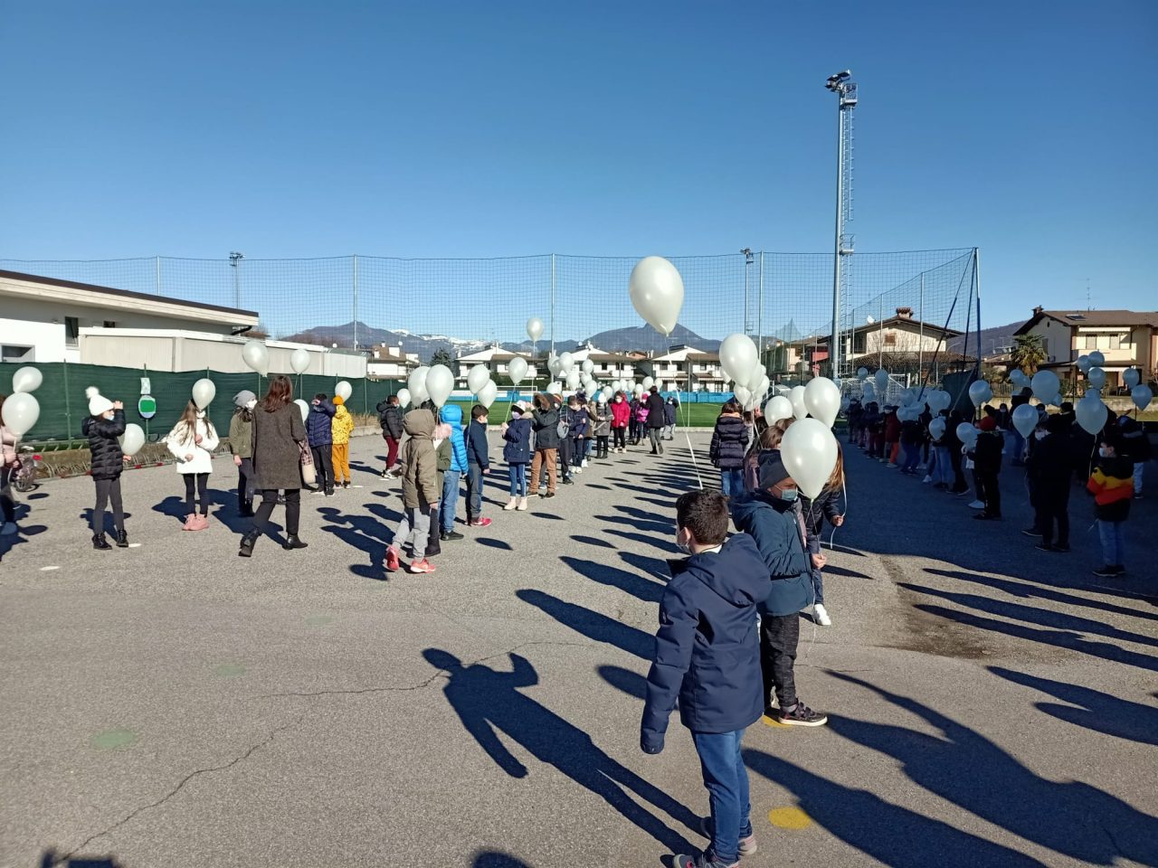 “Ciao maestra”: il saluto dei bambini alla loro amata insegnante