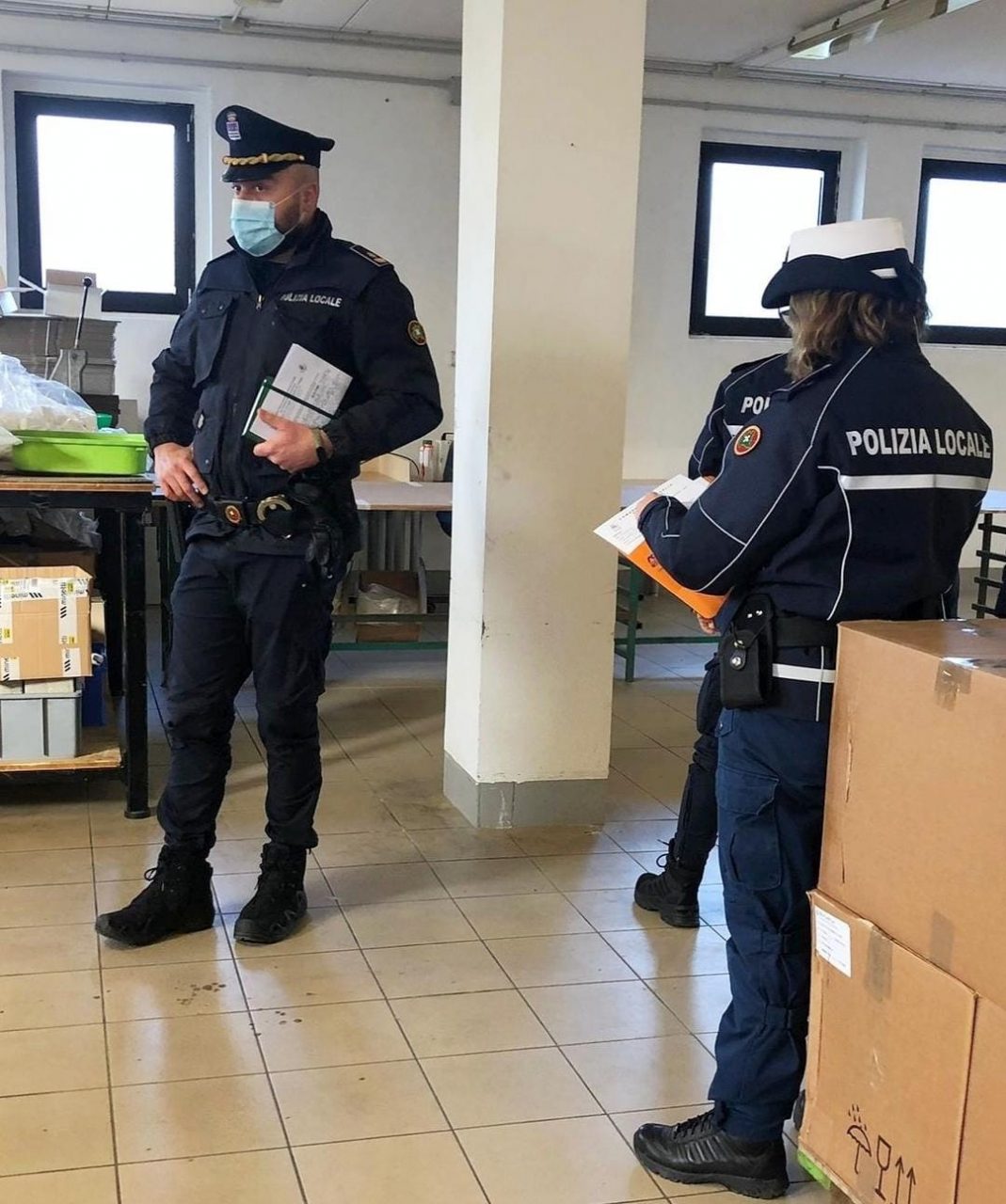 Due lavoratrici in nero in un’azienda di Cologne: titolare nei guai