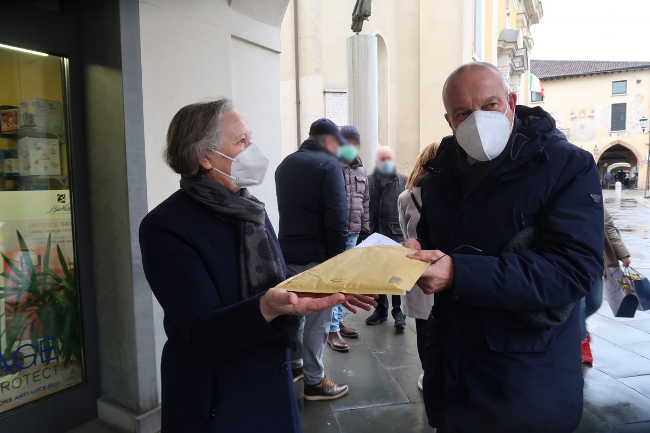 Superate le mille firme per non far andare in pensione il medico