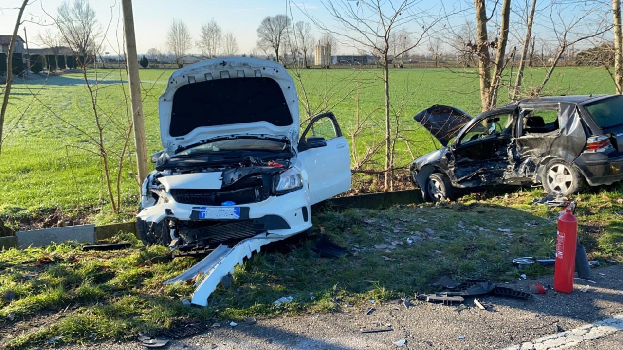 Scontro fra auto a Rudiano, muore un 48enne