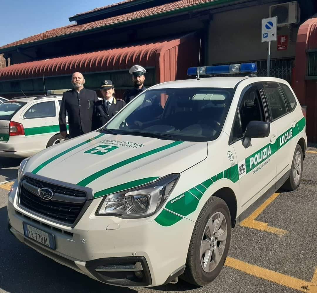 In fuga dalla Polizia Locale danneggia cinque veicoli