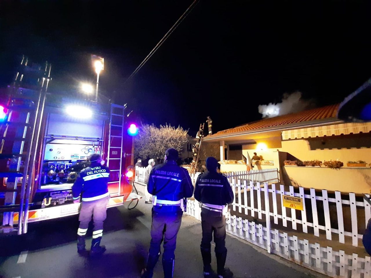 Vigili del fuoco in azione a Rovato