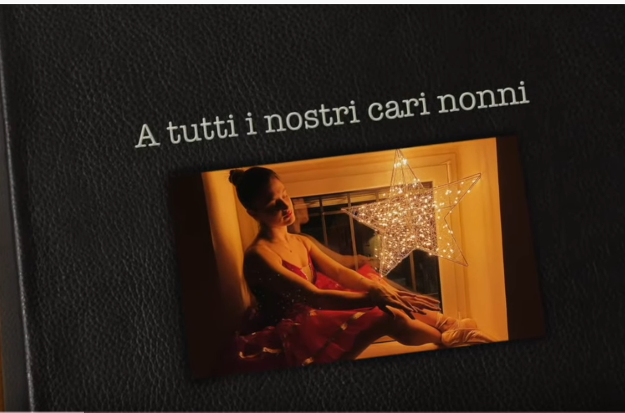 Salta lo spettacolo in Rsa: gli auguri di Natale in un video