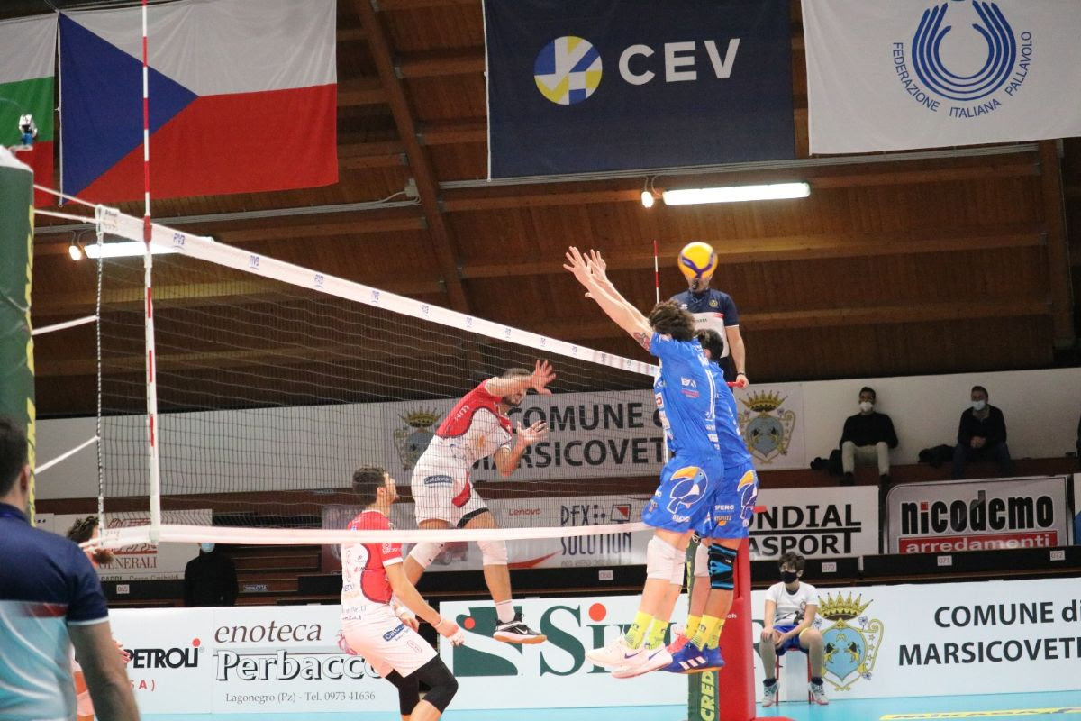 Atlantide sprecona, Lagonegro la soprende e la supera