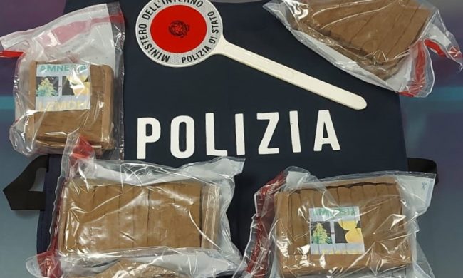 Fermato sulla Porsche con 6 chili di super hashish “Amnesia”, arrestato bresciano
