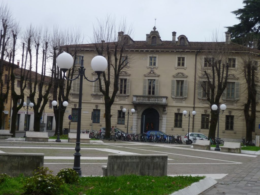 Manerbio, nel weekend è vietato consumare cibi e bevande nelle piazze