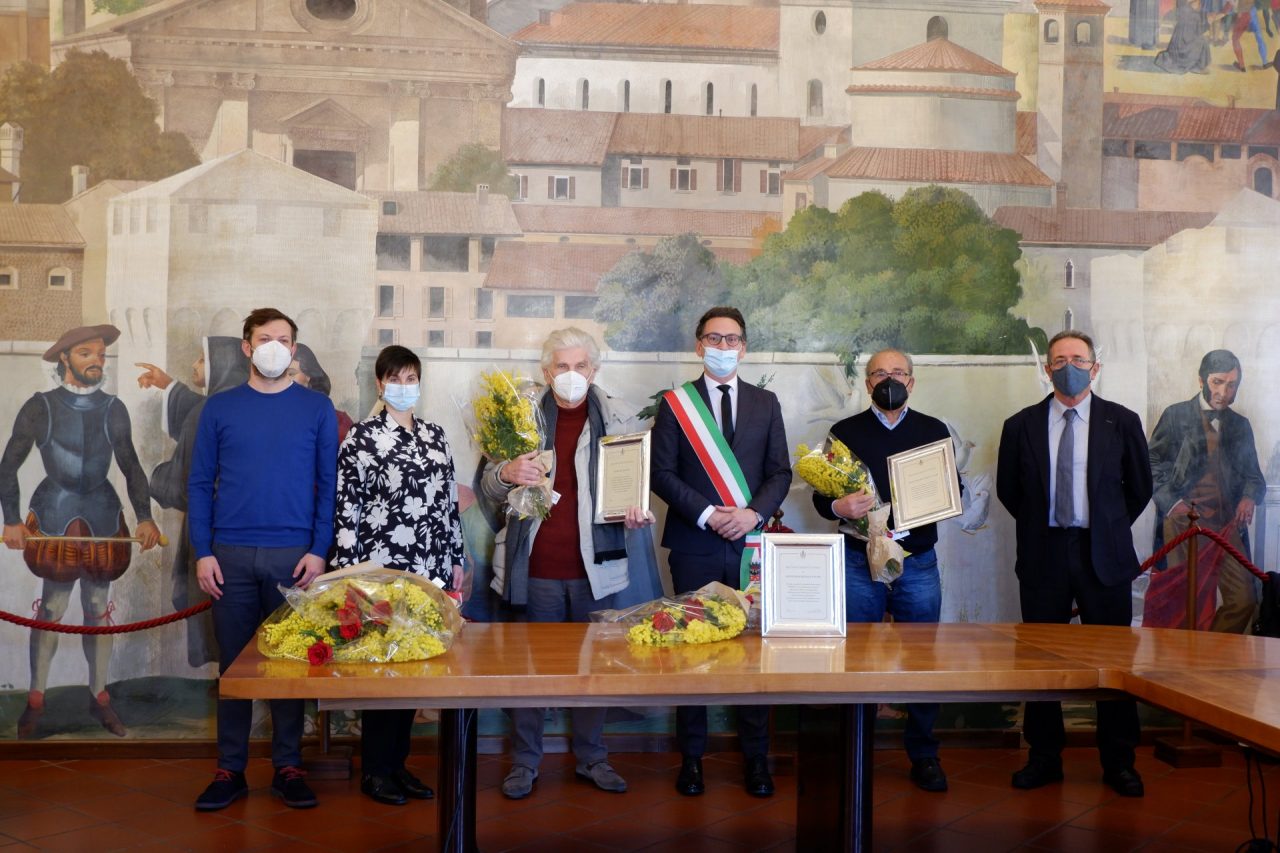 Chiari festeggia i Patroni San Faustino e Giovita: le fotografie dei premiati e dello scambio dei doni