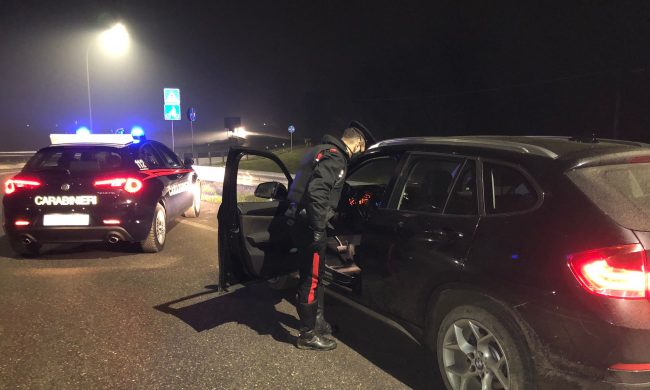 Folle inseguimento a Spino, i carabinieri recuperano un’auto rubata