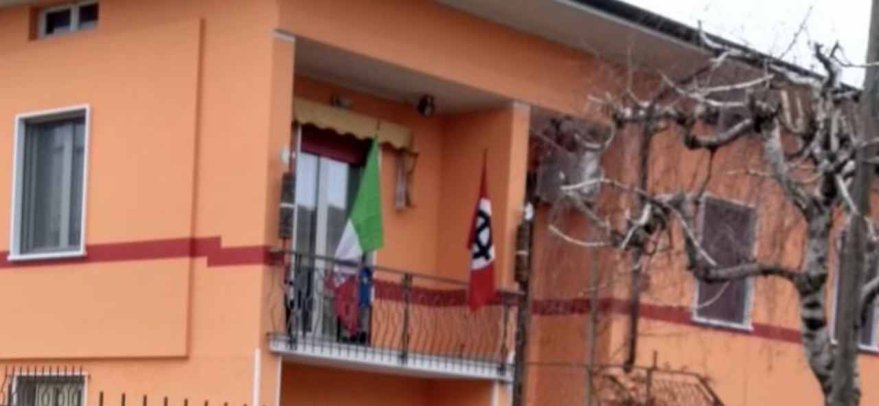 Simboli fascisti esposti al pubblico a Desenzano, scatta l’interrogazione del Pd