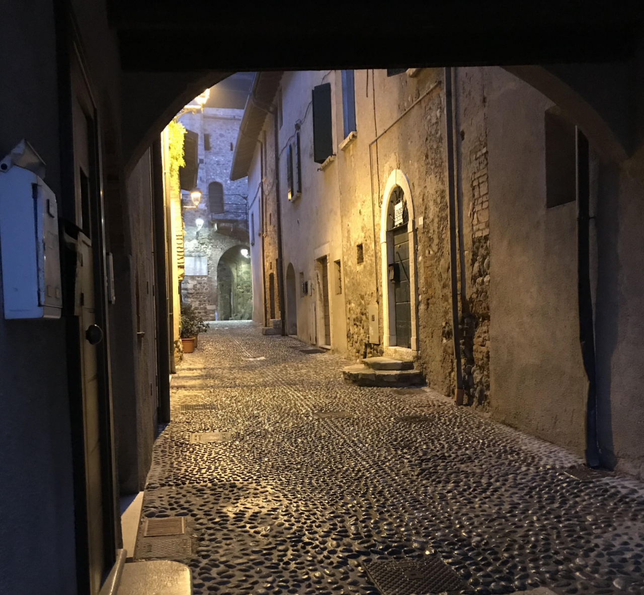 Bedizzole vittima delle baby-gang, tra rapine e irruzioni a scuola