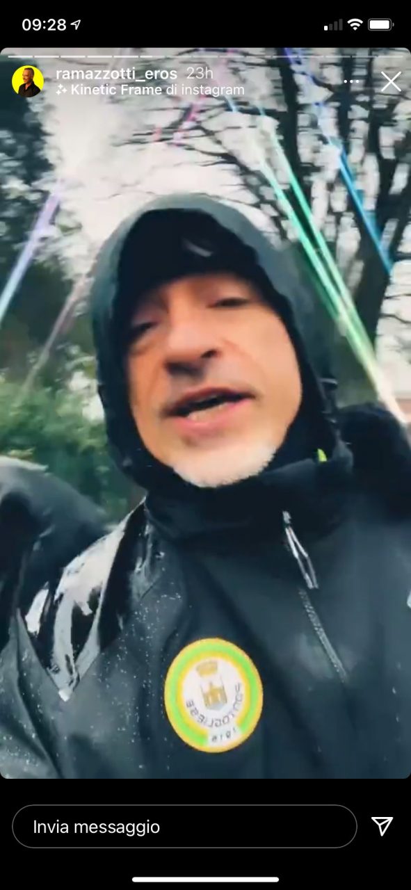 Eros Ramazzotti di corsa… con la giacca della Pontogliese