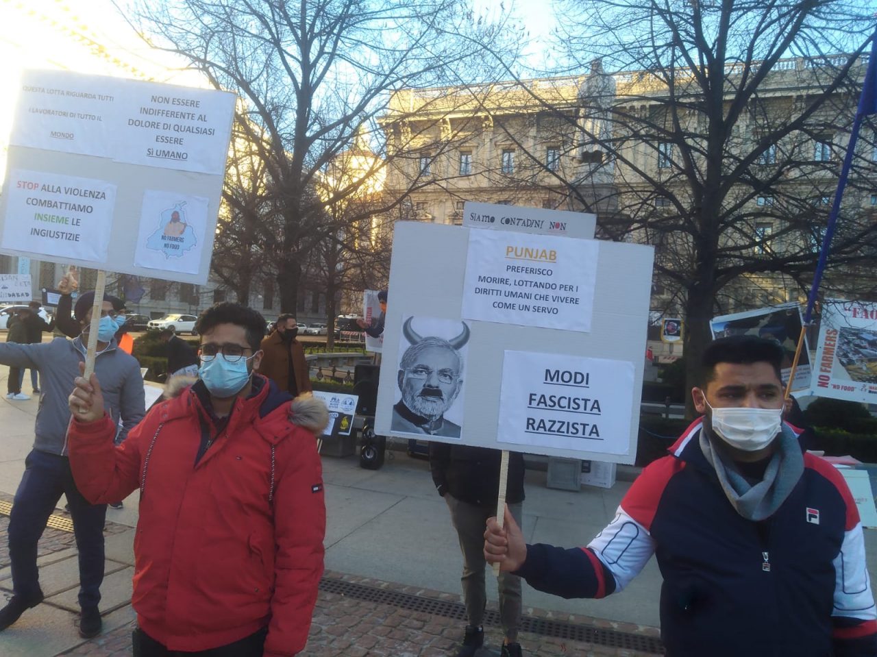 Lavoratori e sindacati di nuovo in piazza a sostegno dei contadini indiani