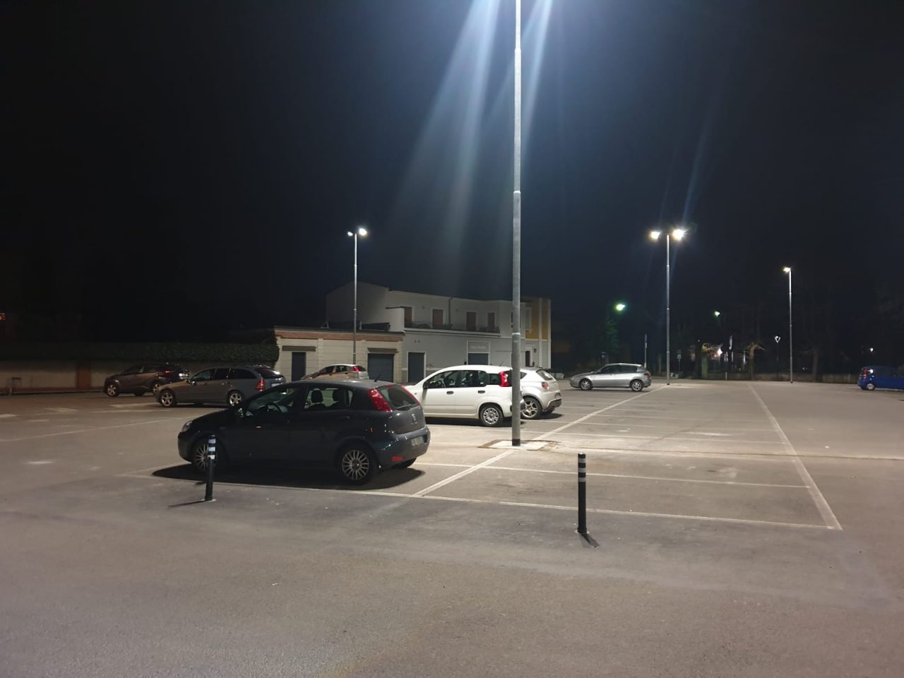 E’ arrivata la luce a Led nel parcheggio dell’ex cinema