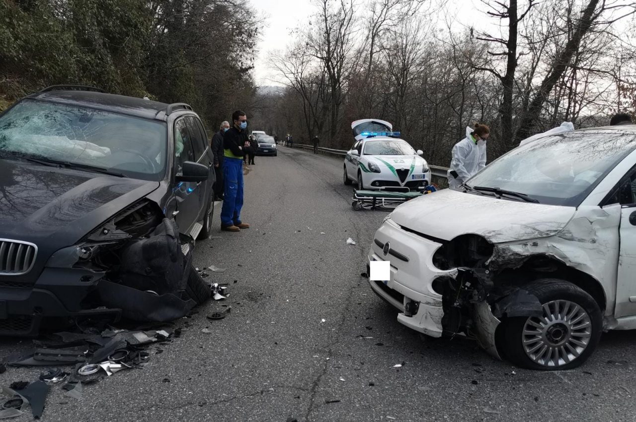 Incidente frontale in curva tra Iseo e Polaveno: strada chiusa