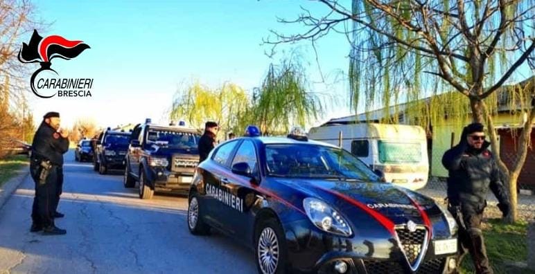 Spaccio al campo nomadi, i Carabinieri intervengono e sequestrano soldi e droga