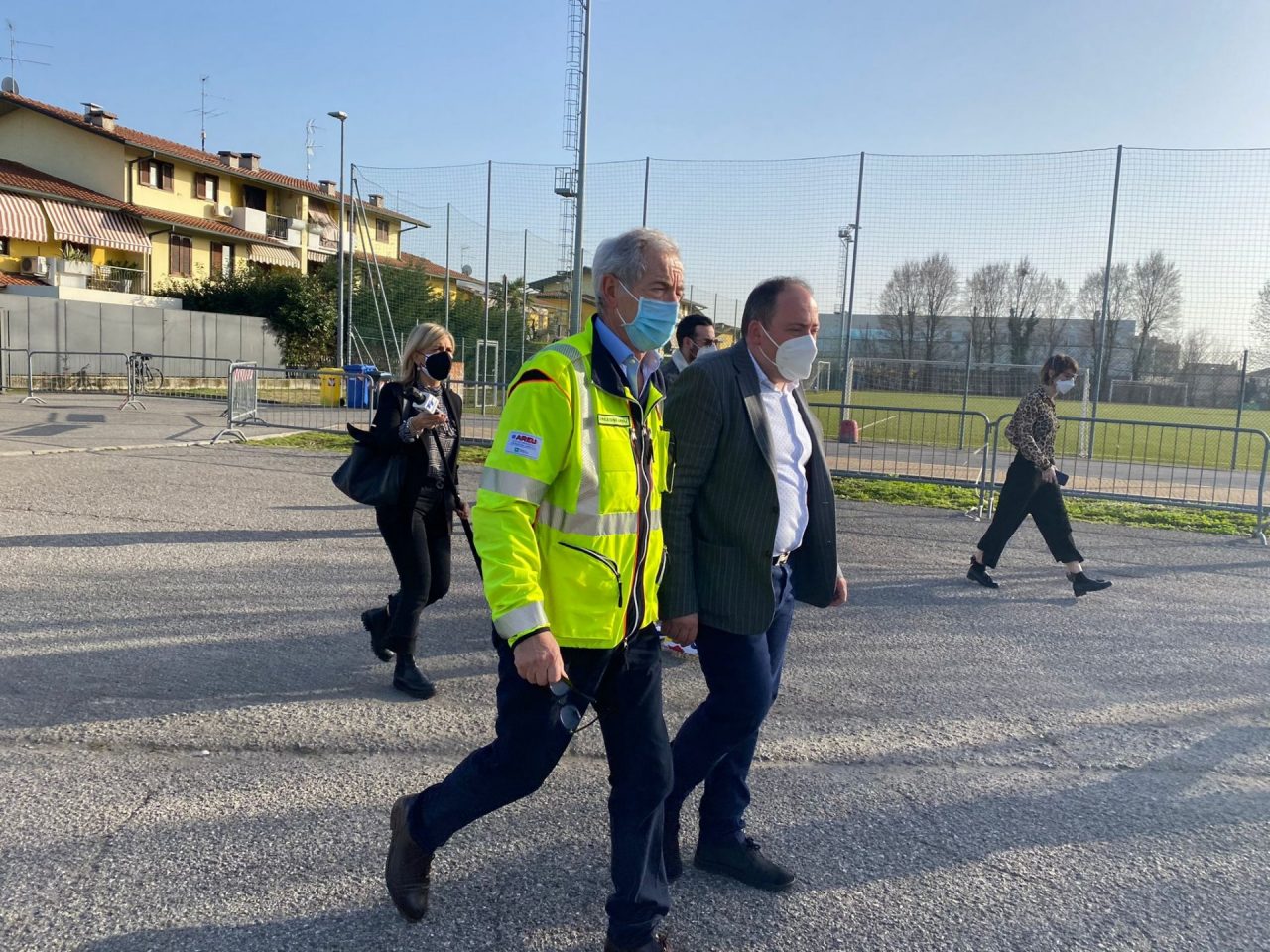 Il commissario Bertolaso in visita ai centri vaccinali di Chiari e Iseo