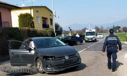 Scontro fra due auto, coinvolte anche due minorenni