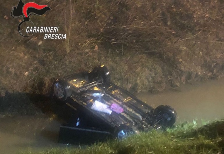 Finisce con l’auto nel canale con la figlia di tre anni a bordo: salvata dai Carabinieri