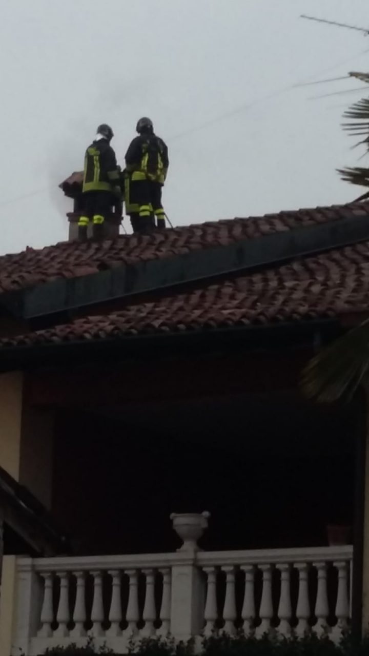 Si incendia la canna fumaria, paura a Cignano